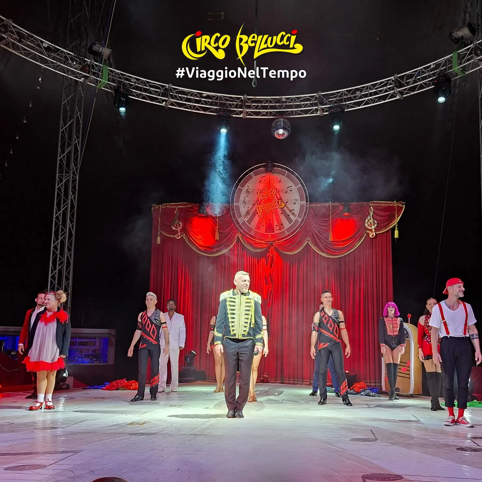 Sonny Medini alături de echipa Circo Bellucci pe scenă